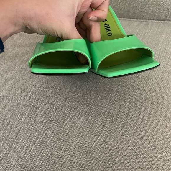 Attico Devon patent leather mule sandals - Picture 13 of 14